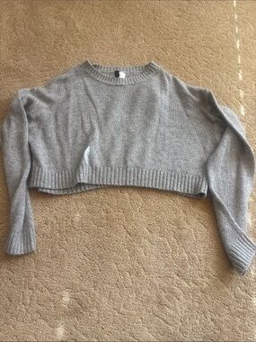 H&M Light Gray Cropped Crewneck Sweater